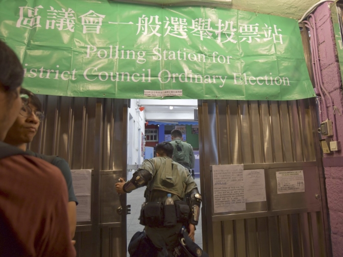 曾国卫预计区选将在投票结束后翌日凌晨有结果。 曾国卫预计区选将在投票结束后翌日凌晨有结果。