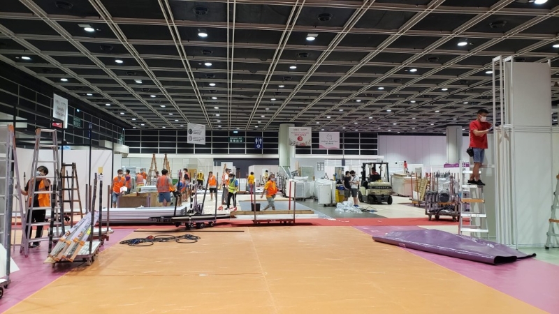 工人搭建展览摊位 工人搭建展览摊位