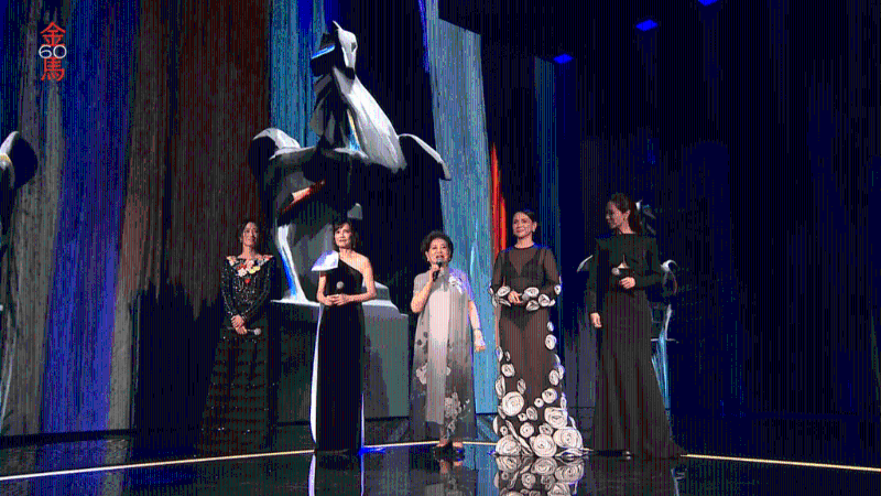 五位金马影后（左起）桂纶美、陈湘琪、陈淑芳、李心洁、谢盈萱昨晚颁发今届金马奖“最佳女主角”。