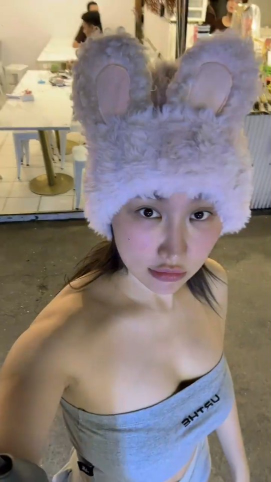 王冰冰昨日又晒出与莫华伦去了泰国玩的影片。