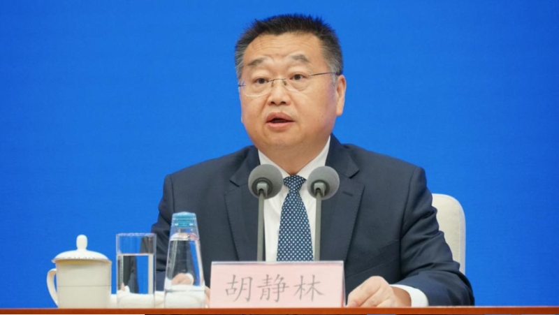 胡静林任国家税务总局党委书记。