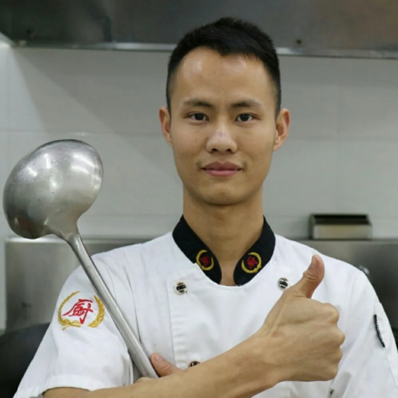 王刚为网红名厨。 王刚为网红名厨。