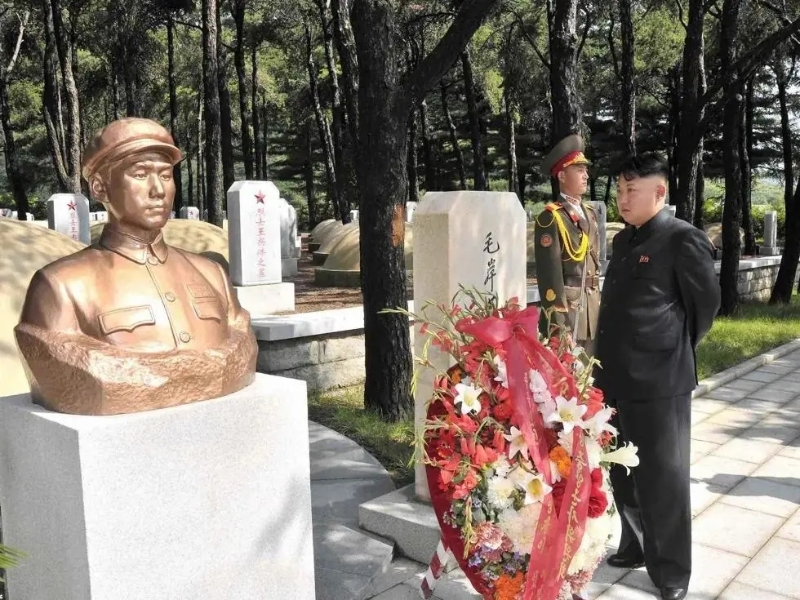 毛岸英遗体葬在朝鲜，朝鲜的领袖都会亲自前往扫墓。