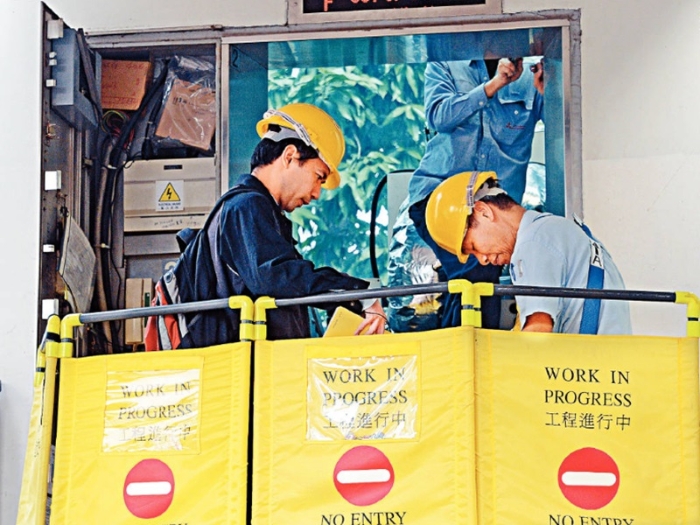 审计署又发现，2021和2022年分别有21和26部升降机既没有进行例行评估，也没有进行半年评估。