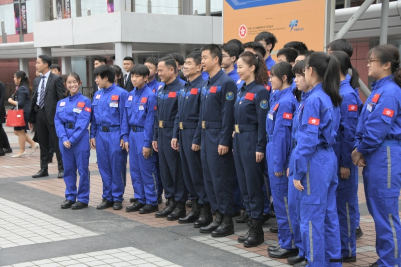 参加“少年太空人体验营”的多名香港中学生亦有出席开幕礼。