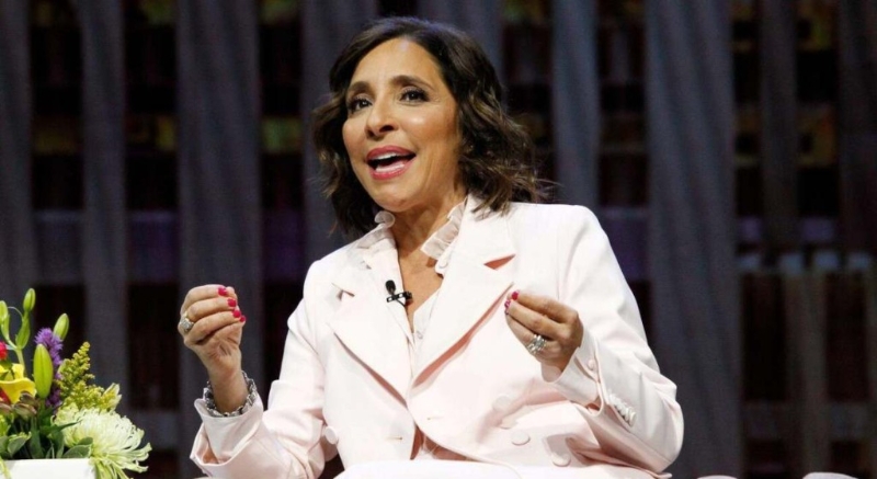 当马斯克在台上炮轰一众广告商后,外媒形容坐在台下的X行政总裁亚卡里诺(Linda Yaccarino)「当场石化」。 当马斯克在台上炮轰一众广告商后,外媒形容坐在台下的X行政总裁亚卡里诺(Linda Yaccarino)「当场石化」。