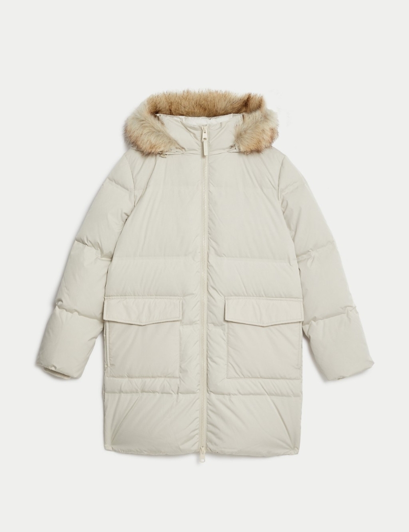 Stormwear™羽绒大衣、$1,790、MS，现于马莎选购外套享75折，折后买满$1,200，再有88折。
