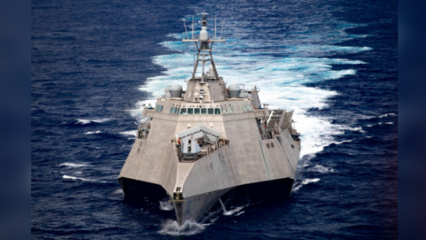 美国濒海战斗舰“吉福兹号”12月4日非法闯入中国仁爱礁海域。