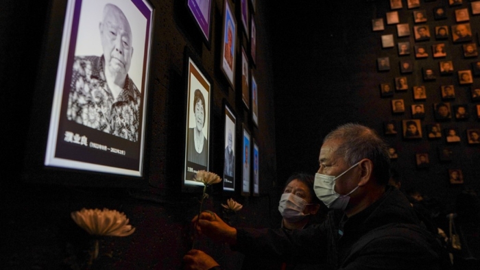 南京大屠杀遇难同胞纪念馆去年为在2022年离世的幸存者举行“熄灯”悼念仪式。