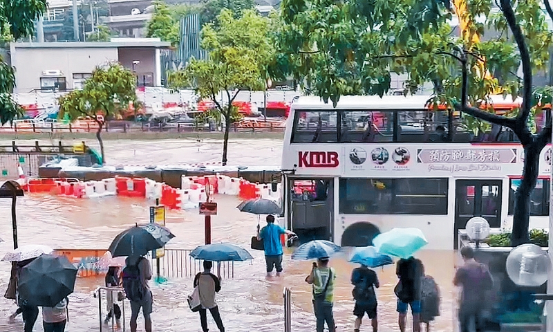 港府在未来城市规划上，应尽快加入转趋频密的暴雨，及持续酷热天气等因素作考量