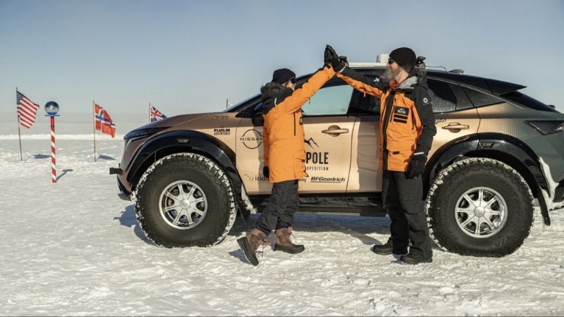 苏格兰冒险家拉姆齐夫妇驾驶电动车完成北极至南极旅程。