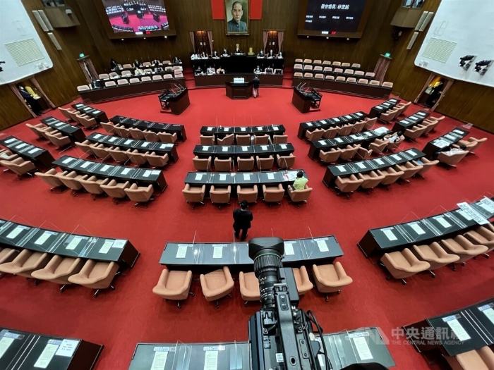 台湾“立法院”的议场，见证了政党兴衰如潮起潮落。