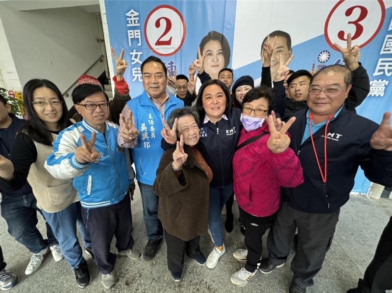 金门县选区国民党立委候选人陈玉珍目前已经拿下2万297票，并于稍早4时50分左右自行宣布当选，顺利完成3连霸。