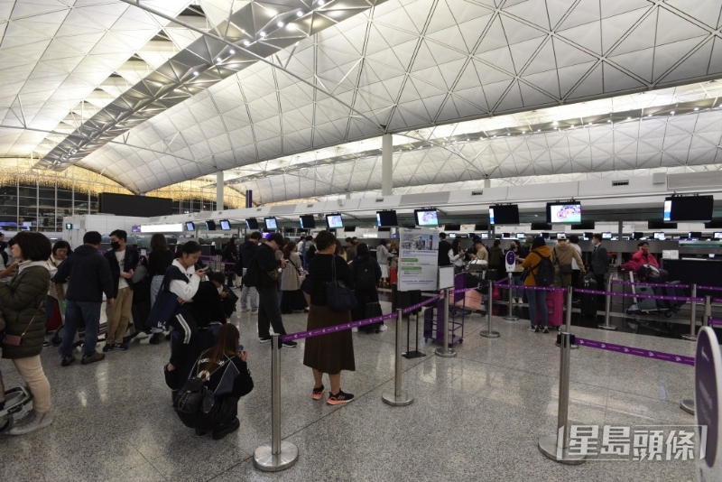 邓炳强表示不会考虑在机场应用无感通关。 资料图片