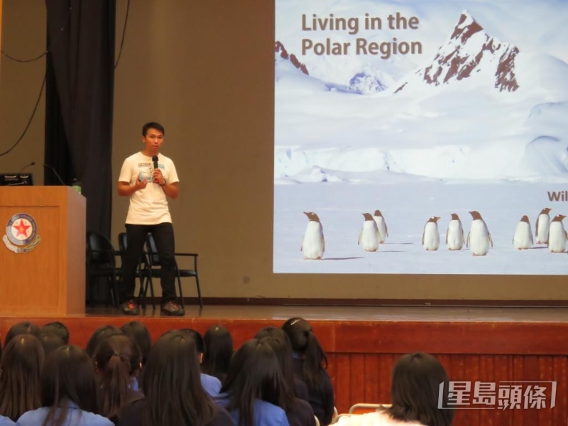 每次回港，张伟贤会到学校办讲座，盼唤起青年关注极地的气候变化。 受访者提供