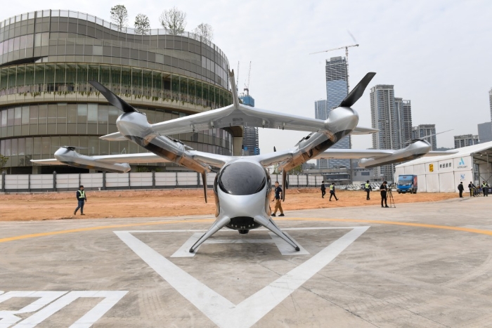 深圳至珠海首次电动垂直起降航空器演示飞行完成。