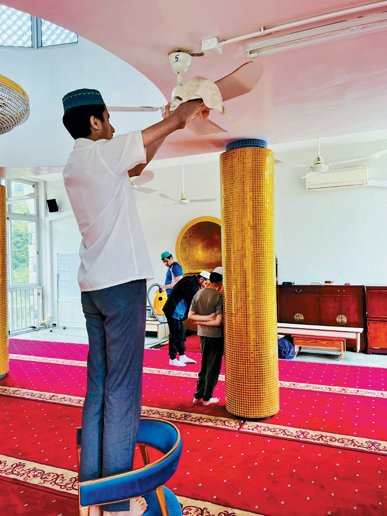 学生可到清真寺参与清洁工作。