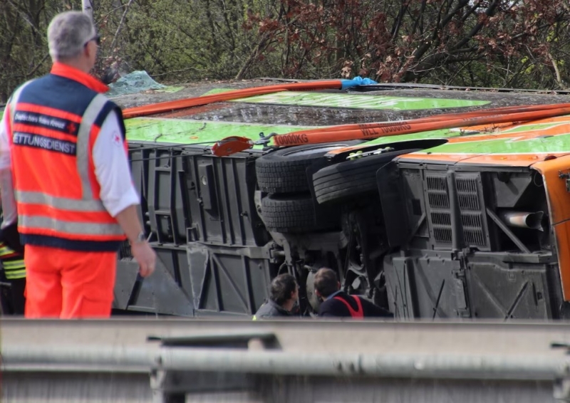 德国莱比锡长途巴士车祸，至少5人死亡。 路透社