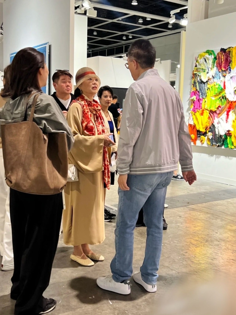 不少网民自爆在Art Basel偶遇69岁“大美人”林青霞。