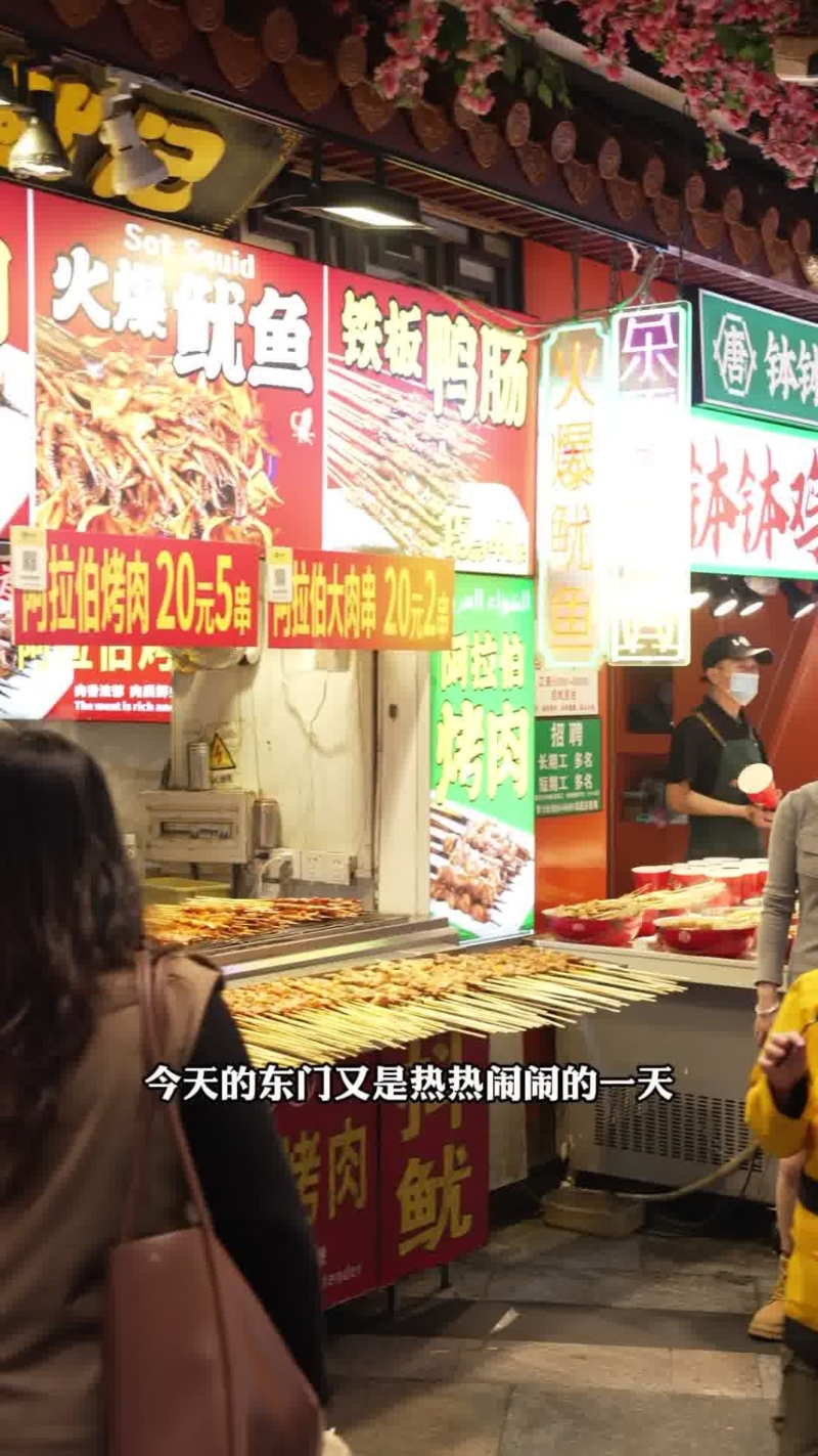 港女的薯条店开在热闹的深圳东门美食街。