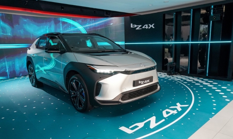 随着品牌首款电动车bZ4X陆续到港交付，应有助丰田争取佳绩。