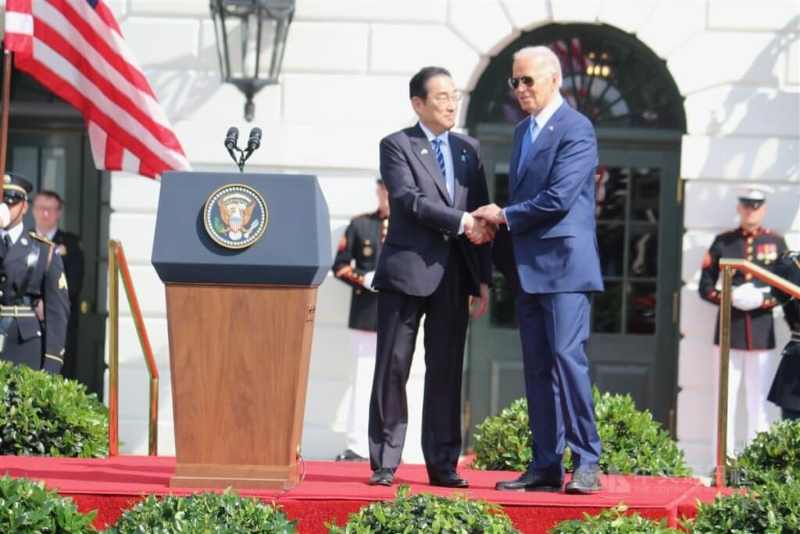 美国总统拜登10日在白宫举办欢迎日本首相岸田文雄仪式