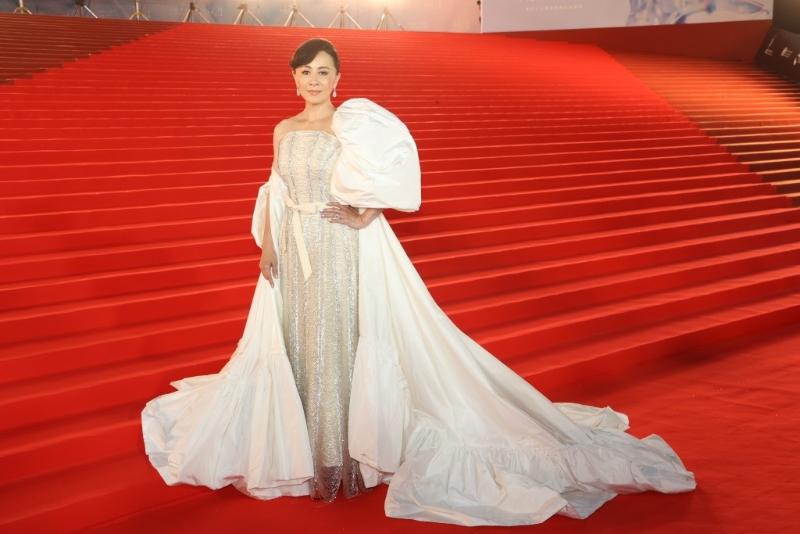 刘嘉玲现身香港电影金像奖颁奖典礼。