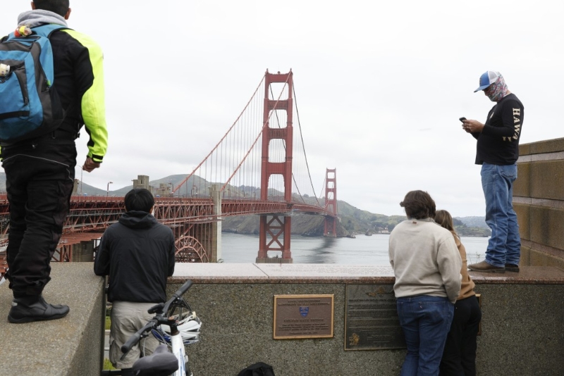 旧金山金门桥遭示威者堵塞，一度封闭。 美联社