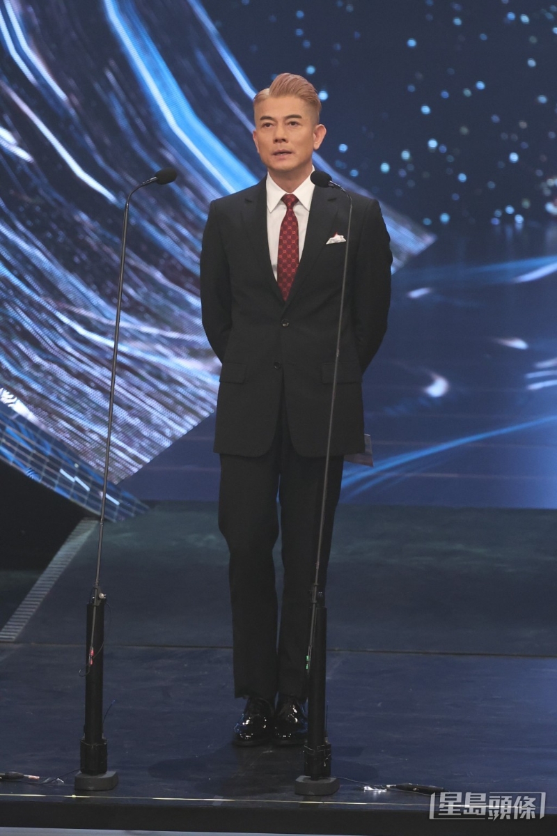 郭富城出席金像奖担任颁奖嘉宾。