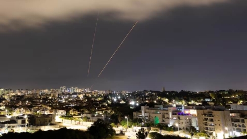 伊朗13日向以色列发动无人机和导弹袭击