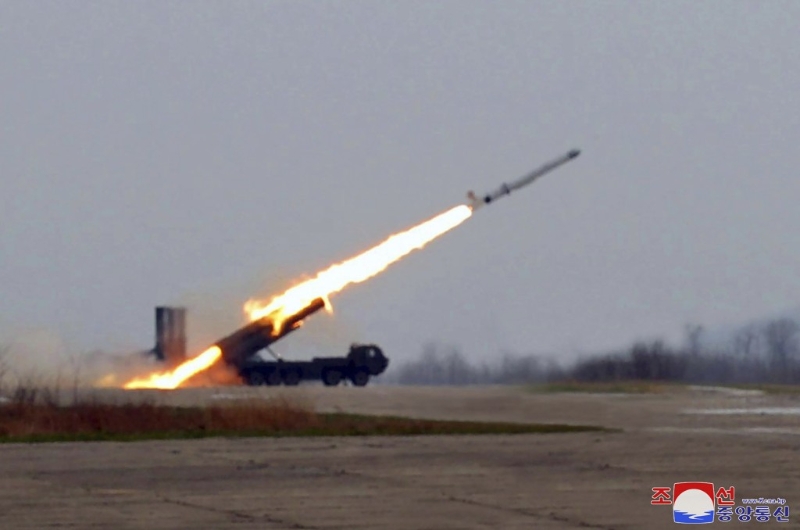 朝鲜日前进行战略巡航导弹超大型弹头威力测试和新型地对空导弹试射