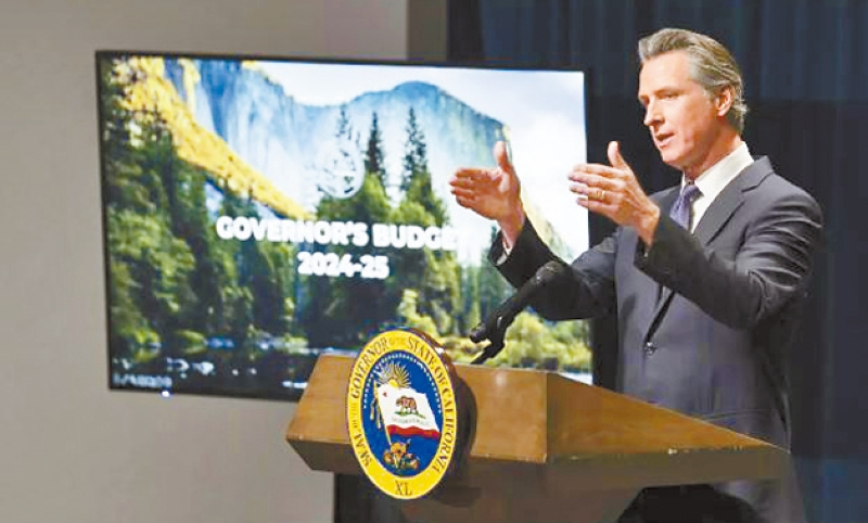 加州州长纽森讨论加州预算