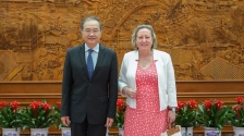 副外长邓励晤英国务大臣特里维廉，强调香港事务是中国内政
