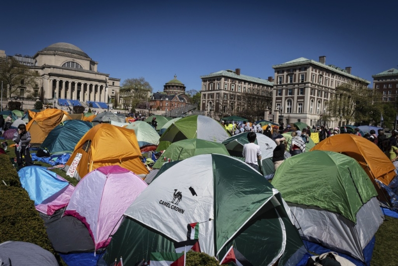 哥伦比亚大学校园满布挺巴学生帐篷。