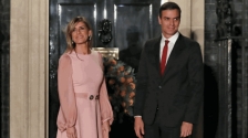 妻子卷贪腐调查，西班牙首相桑切斯暂停职务：考虑应否留任