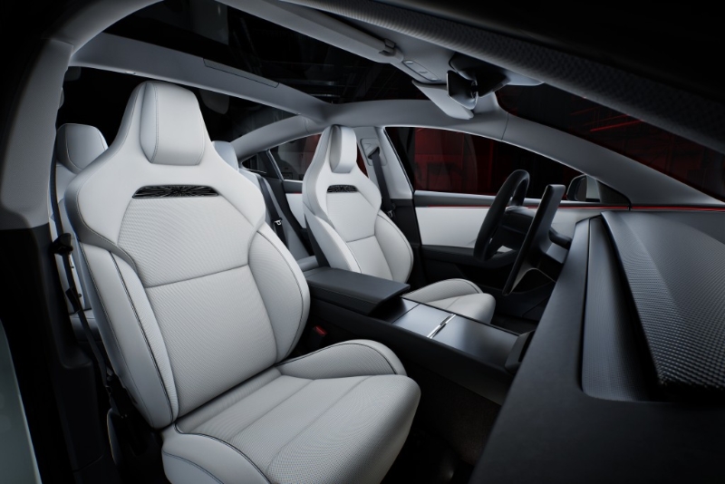 Tesla Model 3 Performance AWD高性能版配有新款桶椅。