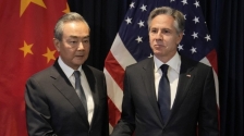 王毅与布林肯在北京会谈：美国不要打压中国发展，不要踩踏中方红线