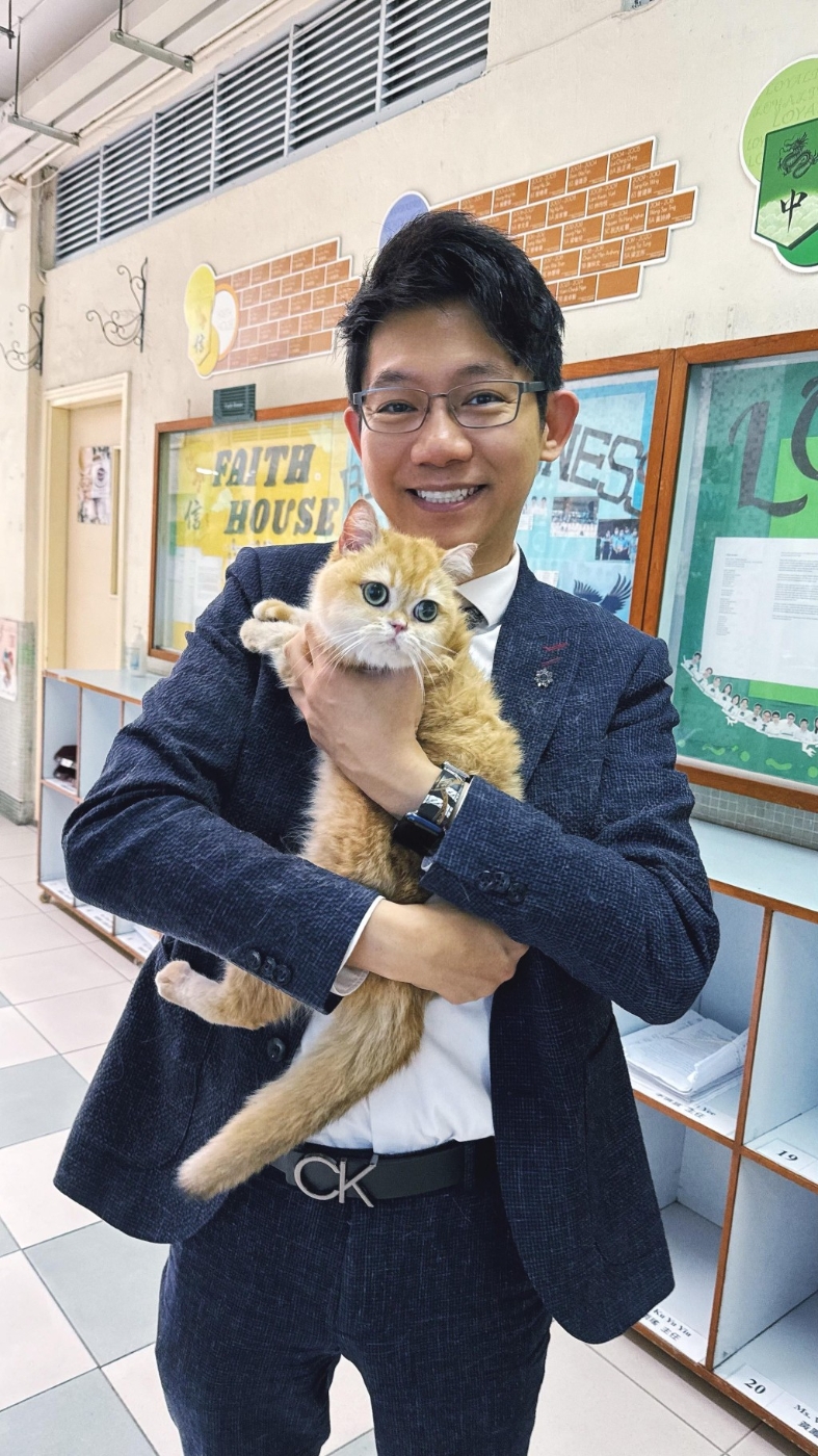 信义中学校长尹浩然拍板收编猫女成“校猫”