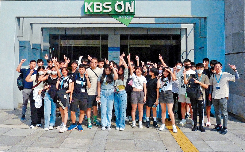 报读“多媒体故事”课程的中学生，近年到韩国KBS电视台参观。