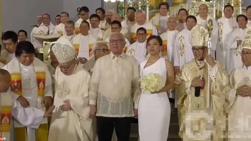 菲律宾八打雁华裔省长万永高昨日举行婚礼。