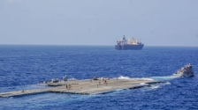 美媒：美军建造可向加沙运送人道援助物资的浮动码头建成