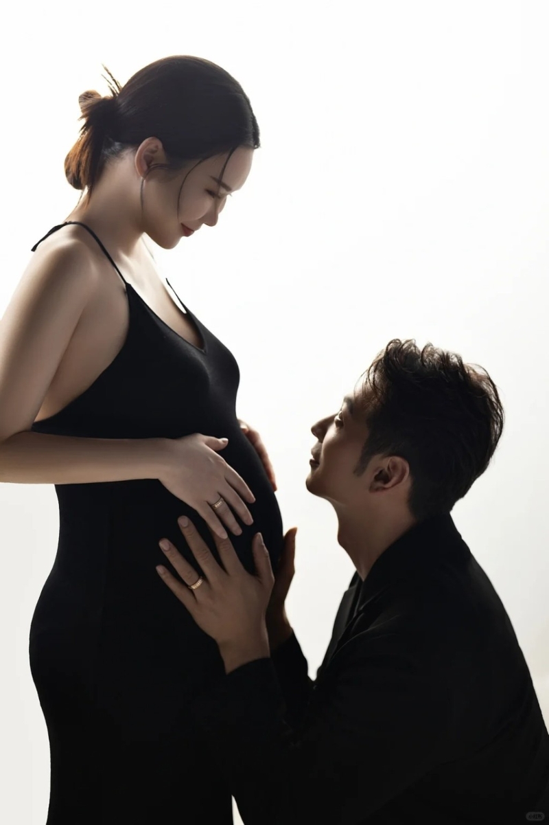 高钧贤日前宣布结婚，太太怀有5个月身孕