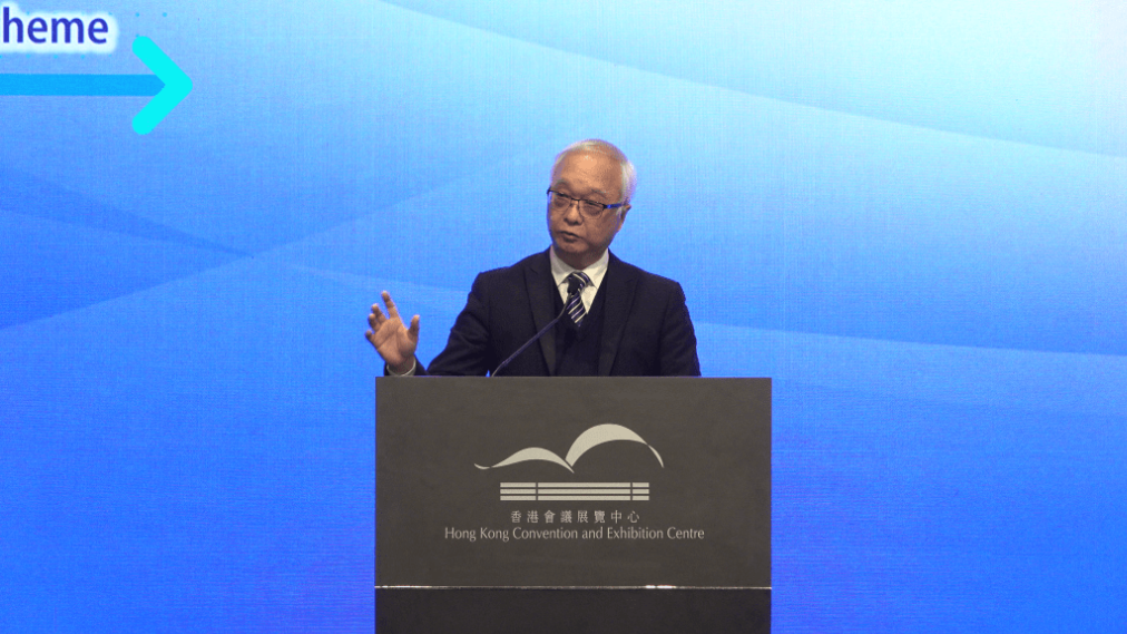 环境及生态局局长谢展寰,指目前已签署“惜食约章”的机构累计约1,600间,参与“咪嘥嘢食店计划”的食肆接近1,800间,并感谢所有已签署碳中和 (减废) 约章的机构,期待未来能见到更多机构参与。 环境及生态局局长谢展寰,指目前已签署“惜食约章”的机构累计约1,600间,参与“咪嘥嘢食店计划”的食肆接近1,800间,并感谢所有已签署碳中和 (减废) 约章的机构,期待未来能见到更多机构参与。