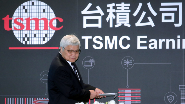 英特尔分拆传闻不断,台积电被点名可能介入,董事长兼总裁魏哲家一举一动受到关注。 英特尔分拆传闻不断,台积电被点名可能介入,董事长兼总裁魏哲家一举一动受到关注。