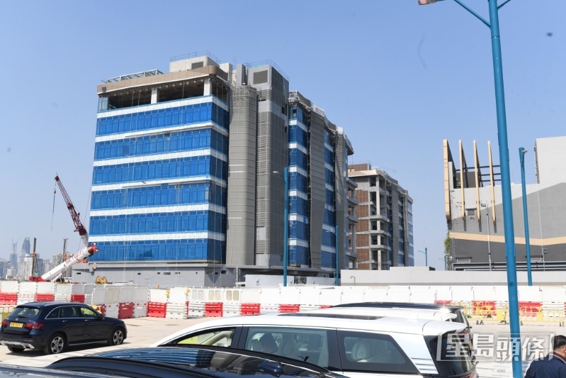 八号和九号大楼是实验室大楼，可以提供符合不同生物化学实验要求的设备。