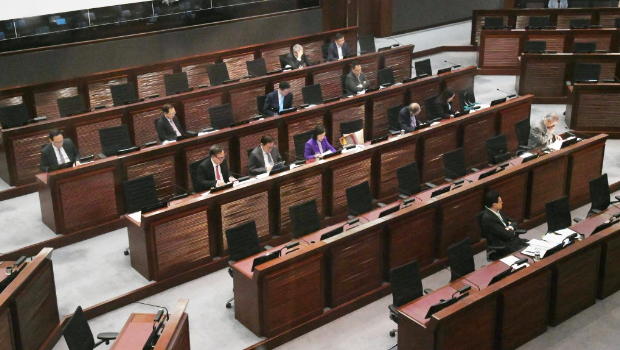 立法会附属法例小组委员一日审毕附例。