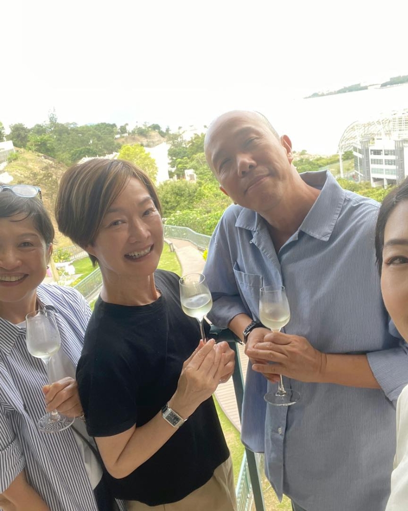 谭玉瑛休养中获旧同事探望。