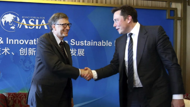 2015年在中国海南岛举行的博鳌亚洲论坛，比尔·盖茨和伊隆马斯克在早餐会上握手，这是他们极少数的友善互动，之后几乎就是反目之仇了。