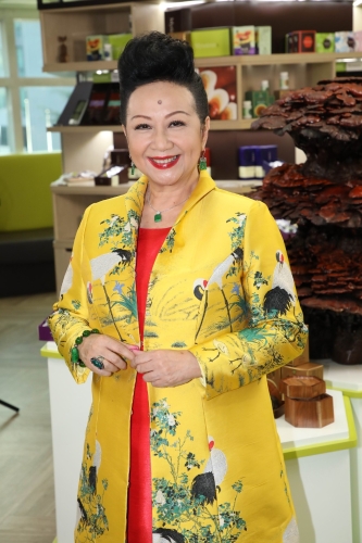 薛家燕的身家估计逾亿。