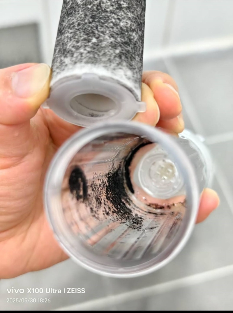 滤嘴满布黑色物